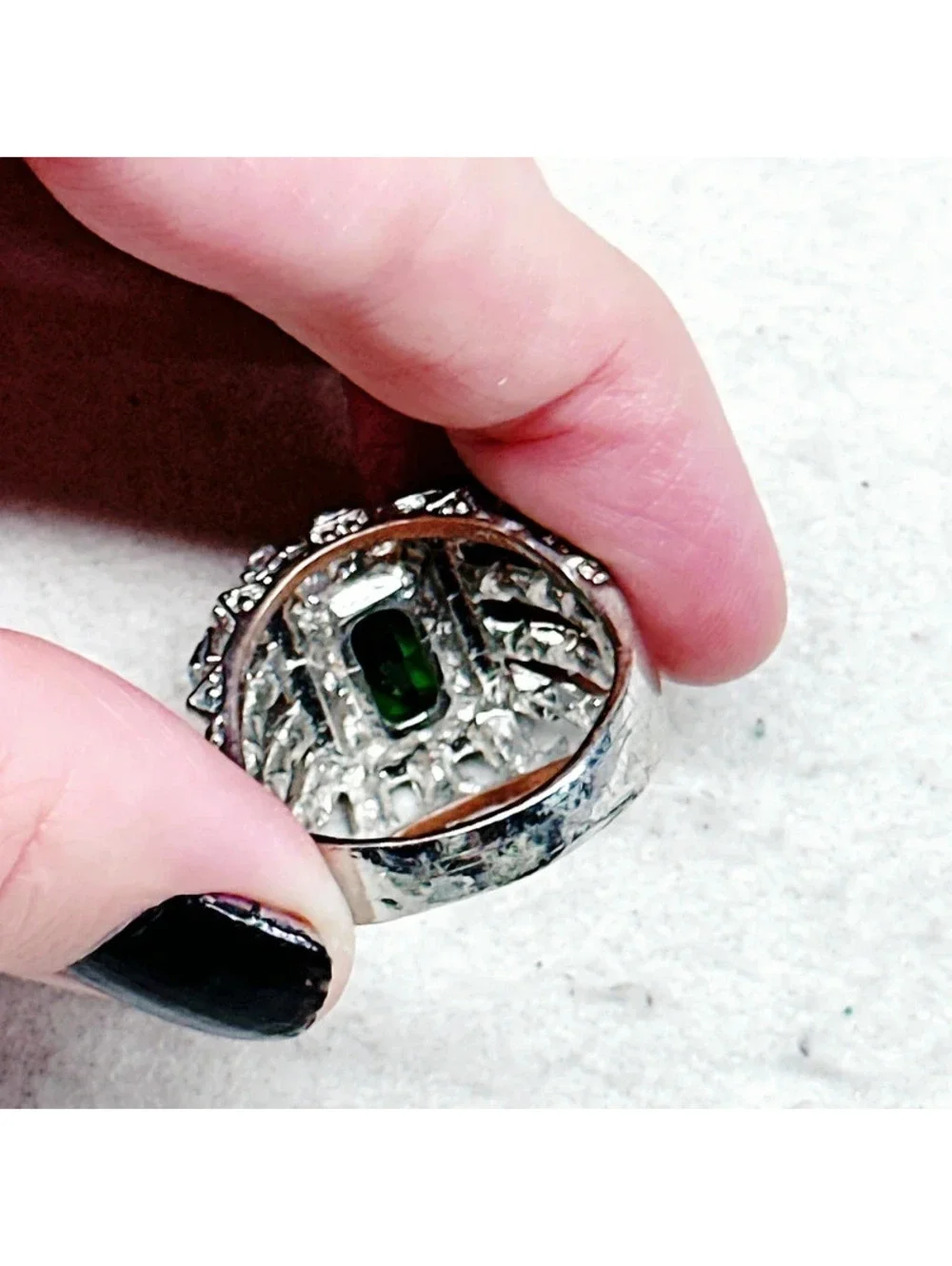 3021u. Green Cocktail Ring 12.75 Damaged